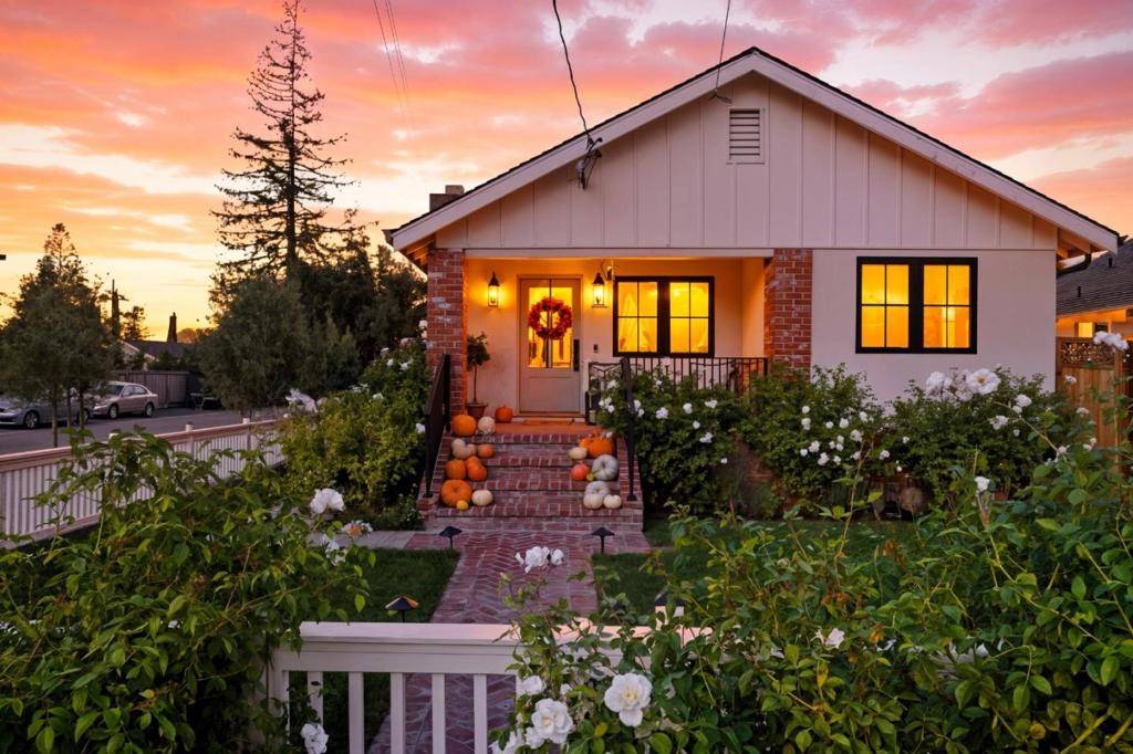 Redwood City, CA 94061,203 Santa Clara AVE