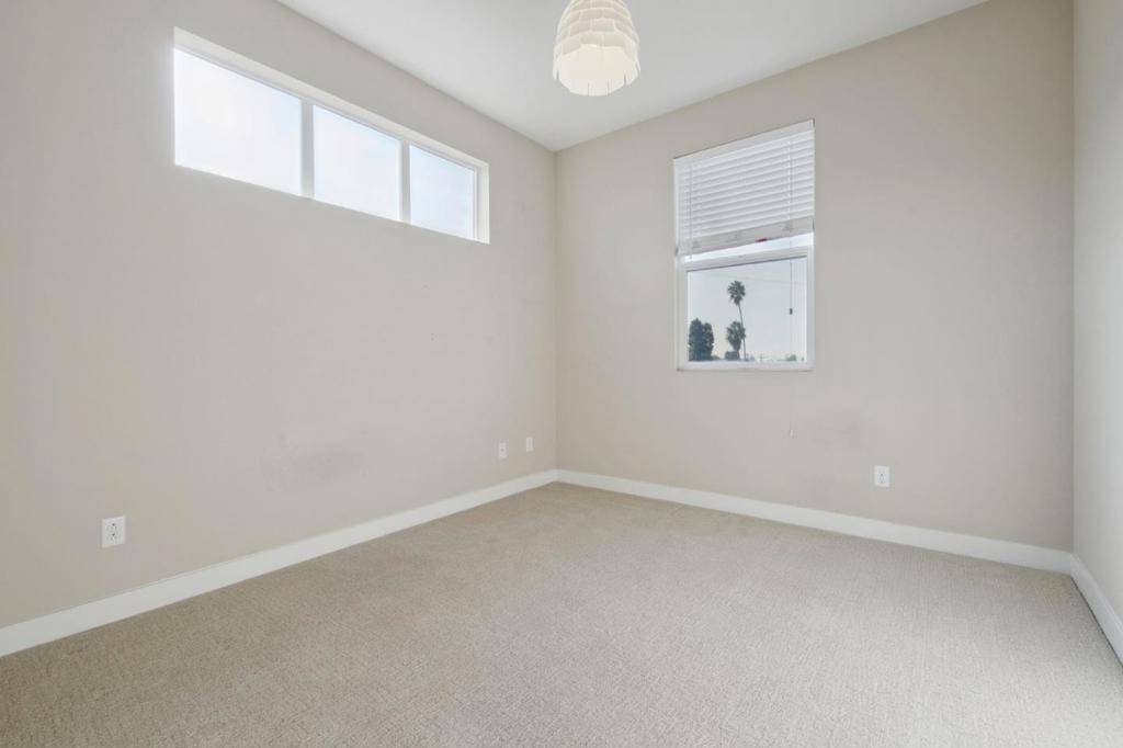 Downey, CA 90240,9212 Joshua WAY