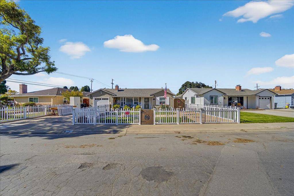 Salinas, CA 93906,221 Tapadero ST