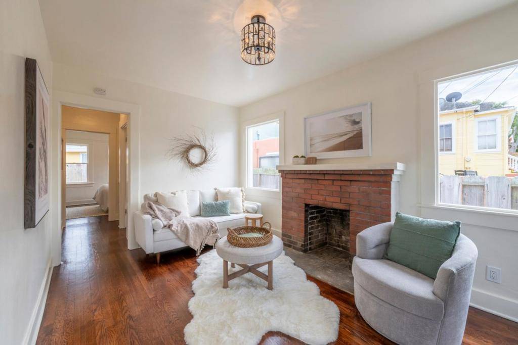 Pacific Grove, CA 93950,139 Carmel AVE