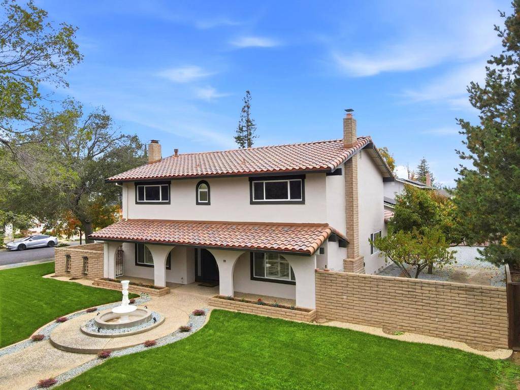 Los Gatos, CA 95032,99 Calfhill CT