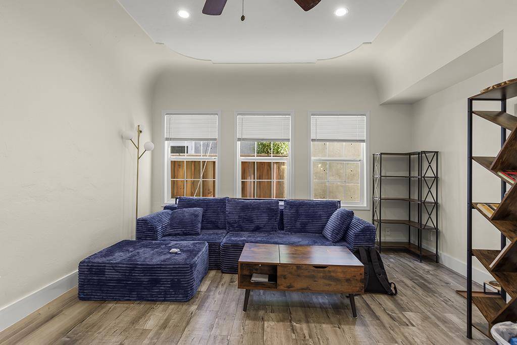 Palo Alto, CA 94301,628 Waverley ST