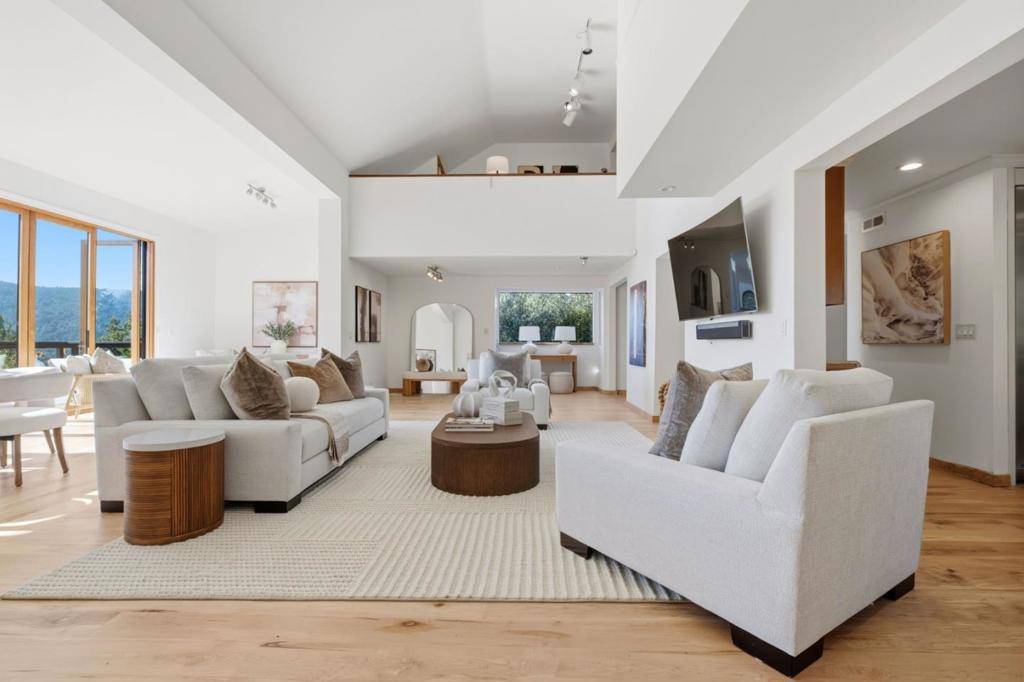 Redwood City, CA 94062,711 W California WAY