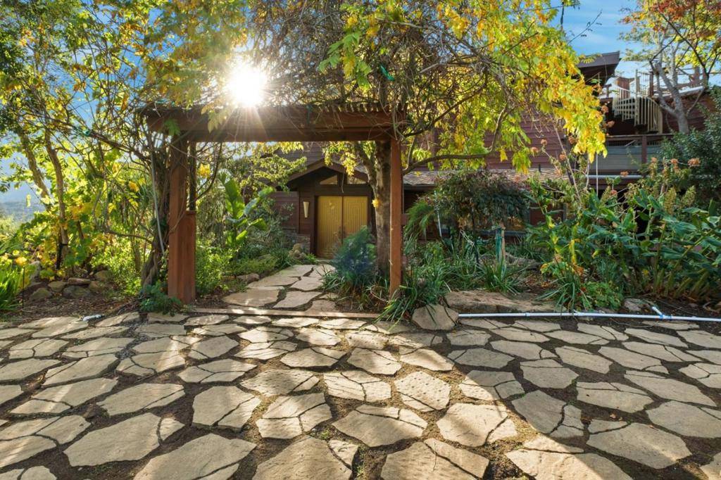 Redwood City, CA 94062,711 W California WAY