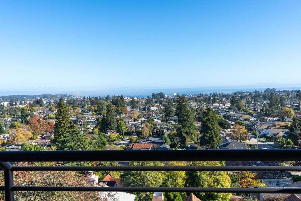 Santa Cruz, CA 95060,902 Laurent ST