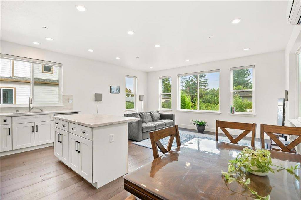 Campbell, CA 95008,202 W Rincon AVE