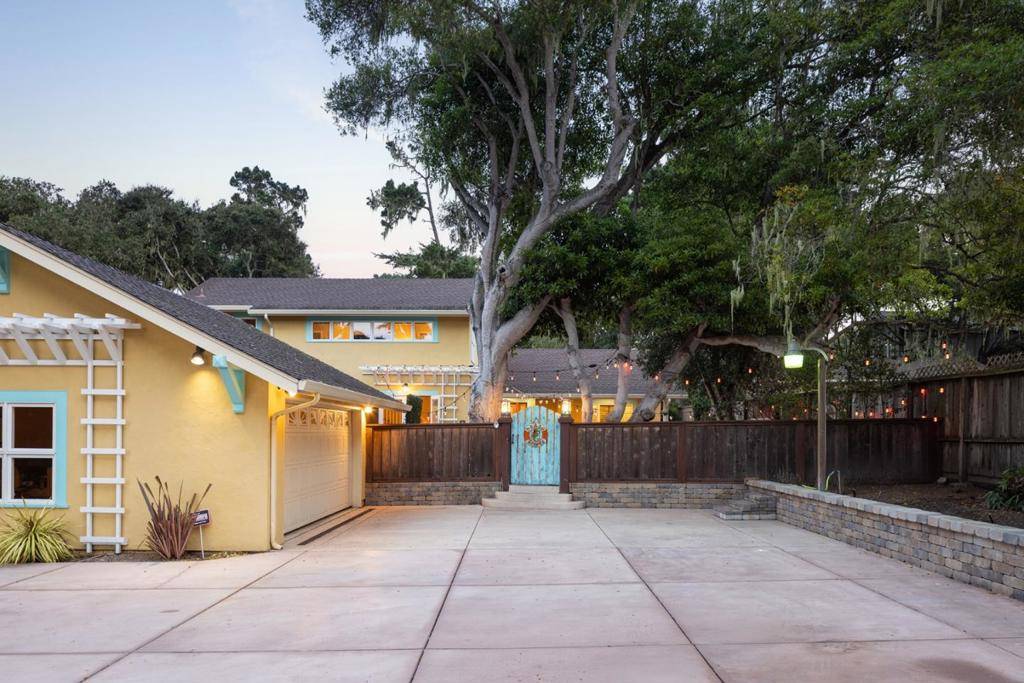 Pacific Grove, CA 93950,1006 Sunset DR