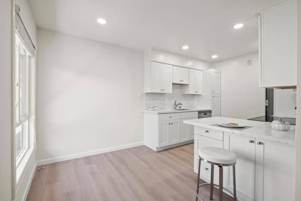 San Mateo, CA 94403,3045 Los Prados ST #218