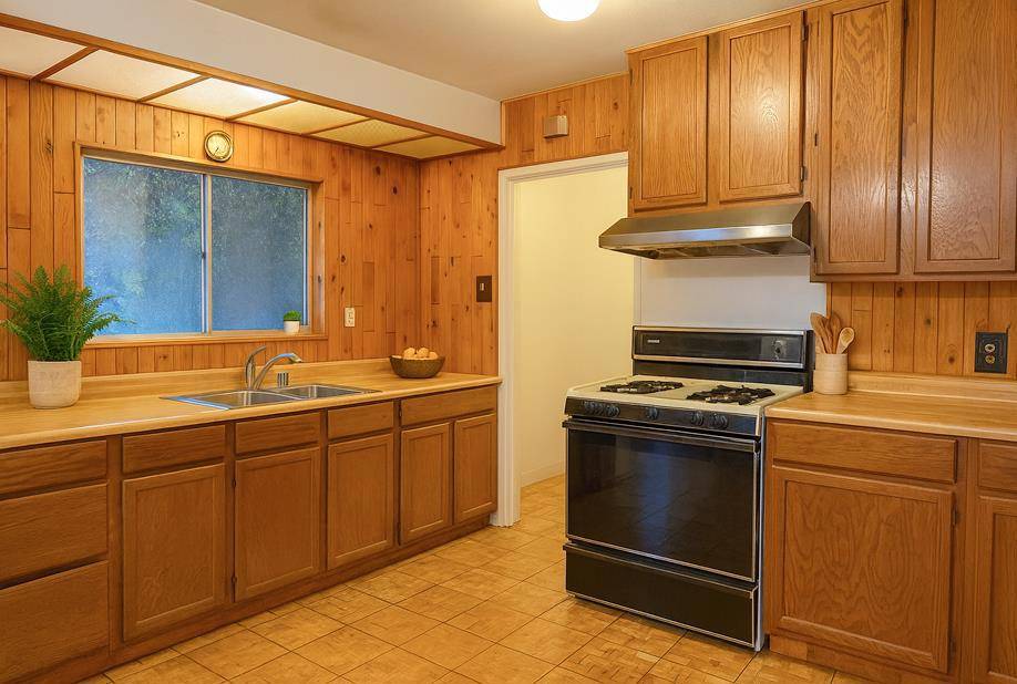 Cupertino, CA 95014,10250 Bret AVE