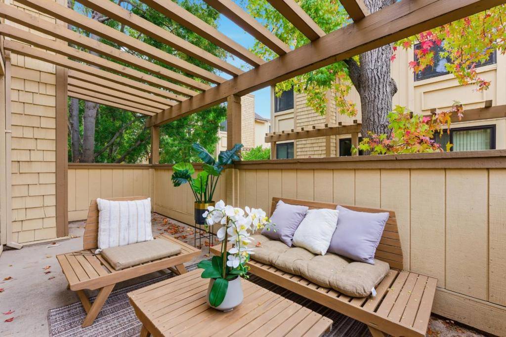 Los Gatos, CA 95032,16145 Loretta LN