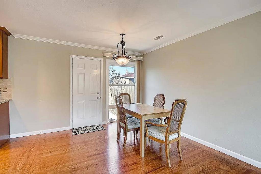 East Palo Alto, CA 94303,463 Larkspur DR