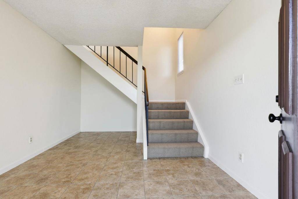 South San Francisco, CA 94080,17 Vista CT