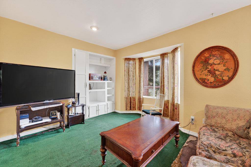 Watsonville, CA 95076,885 Larkin Valley RD