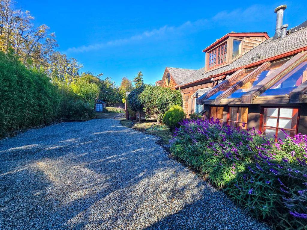 Half Moon Bay, CA 94019,1009 Miramontes ST