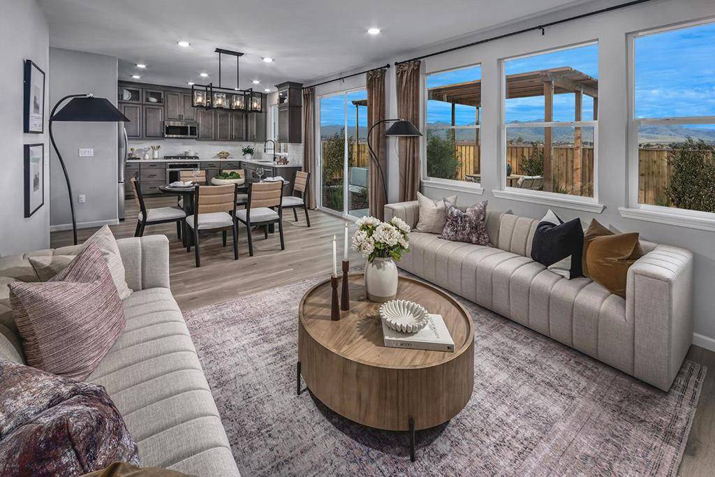 Hollister, CA 95023,400 Walk About WAY