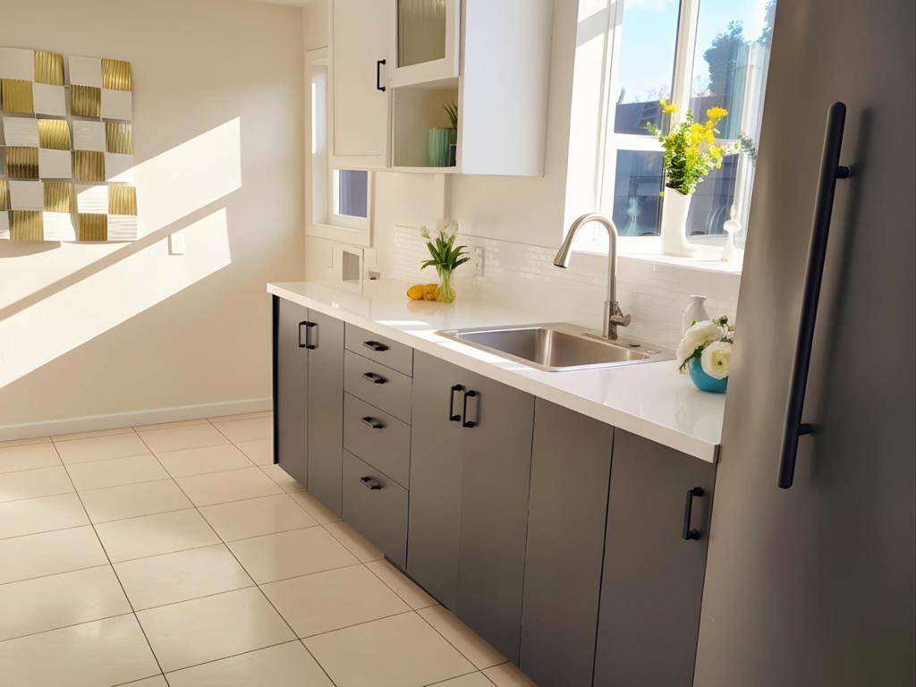 East Palo Alto, CA 94303,2352 Menalto AVE