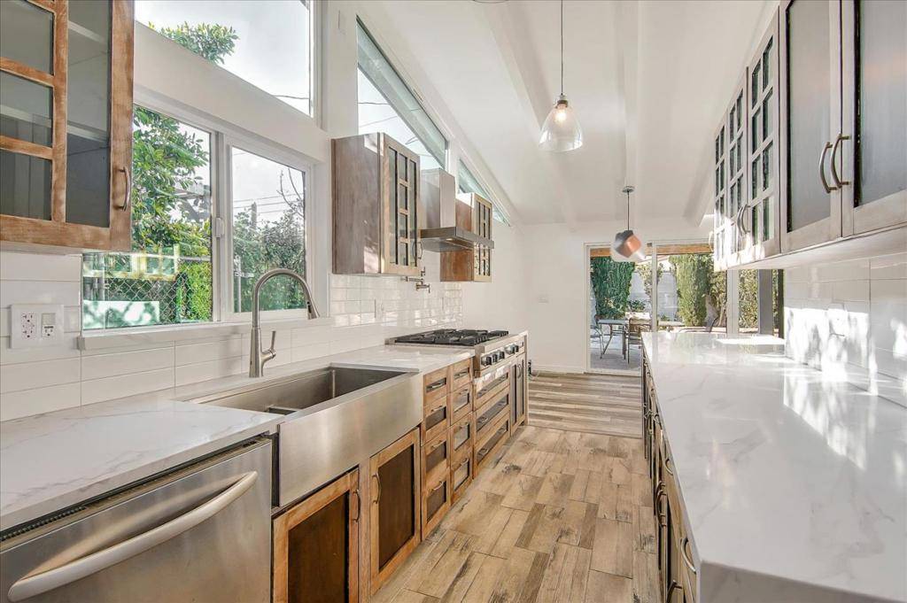 Woodland Hills, CA 91367,6513 Corbin AVE