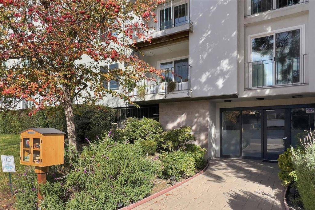 Redwood City, CA 94061,601 Leahy ST #201