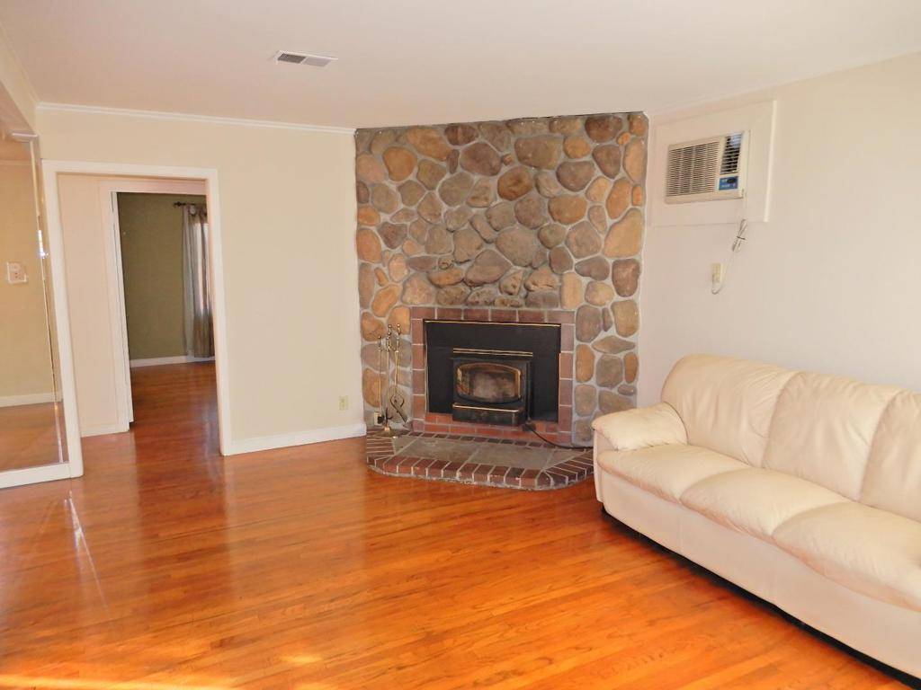 East Palo Alto, CA 94303,2060 Pulgas AVE