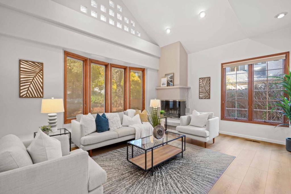 Atherton, CA 94027,90 Walnut AVE