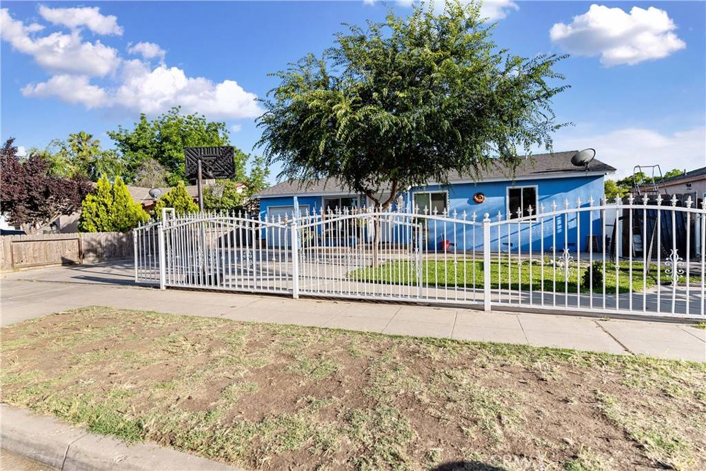 Fresno, CA 93702,4776 E Lowe AVE