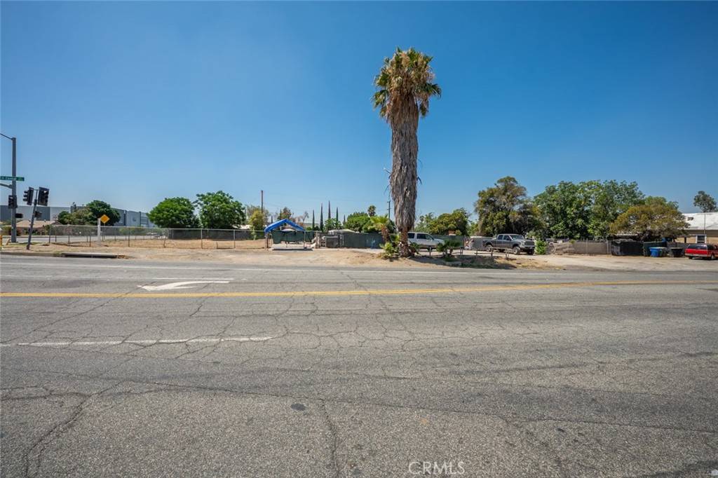 San Bernardino, CA 92408,860 S Waterman AVE