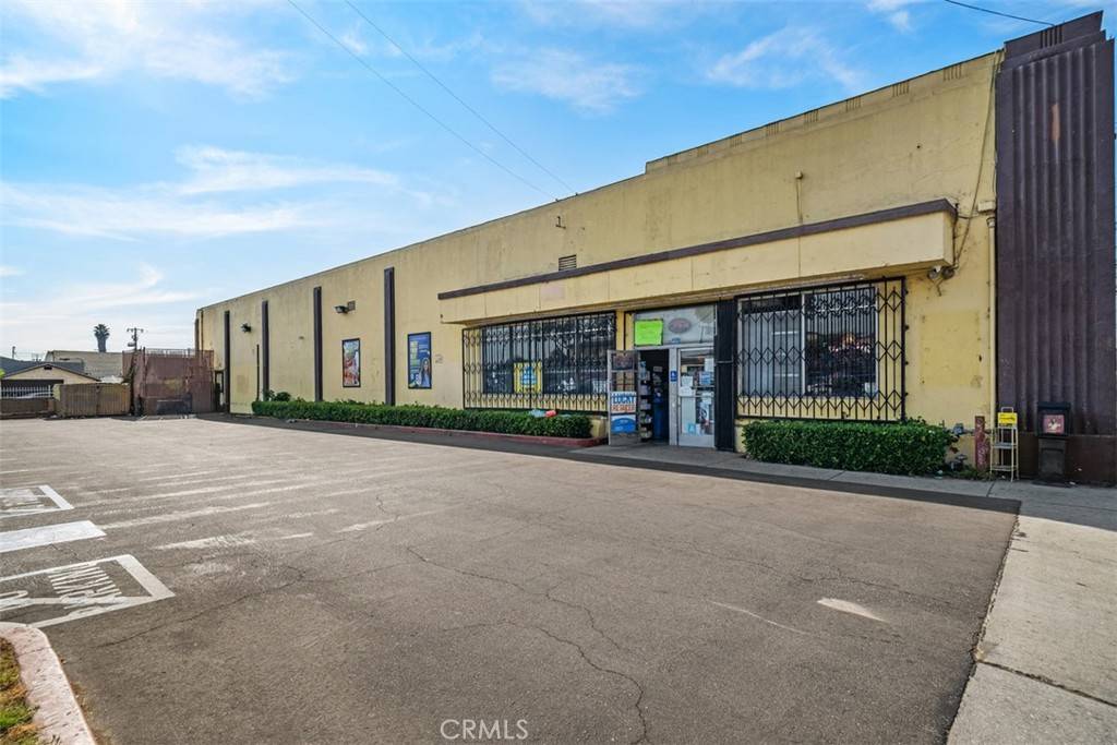 Bell Gardens, CA 90201,5658 Clara ST