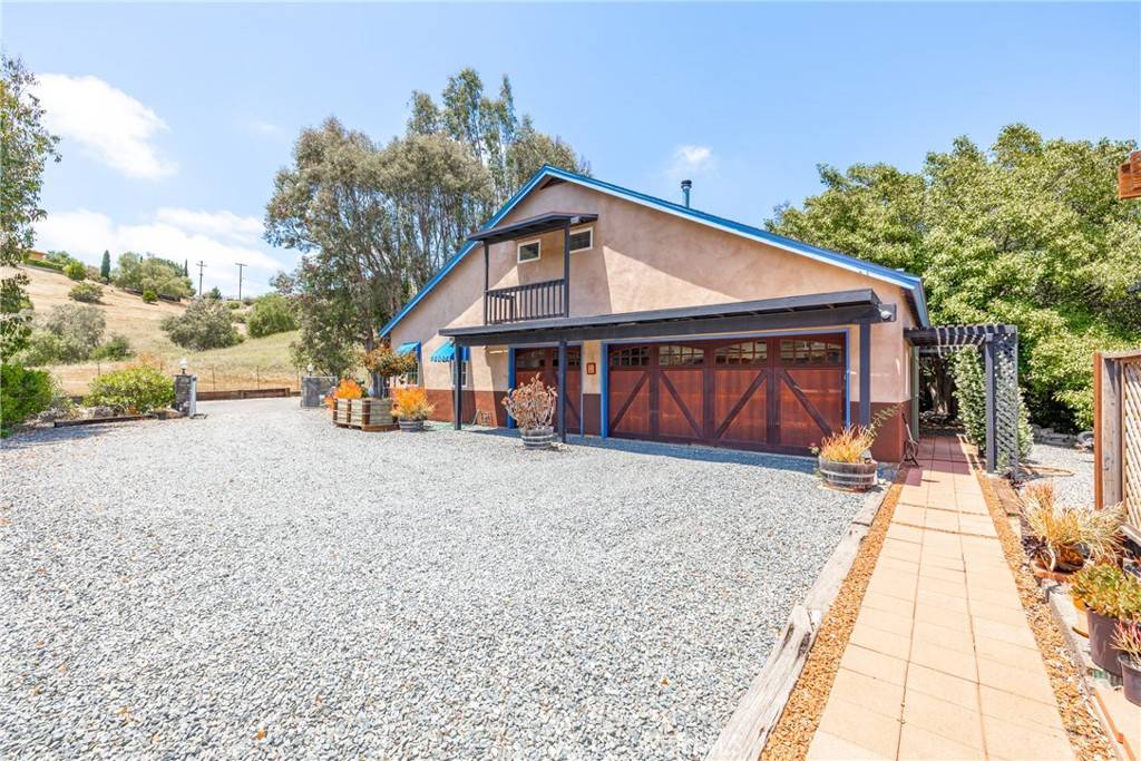 Fallbrook, CA 92028,335 Rainbow Crest RD