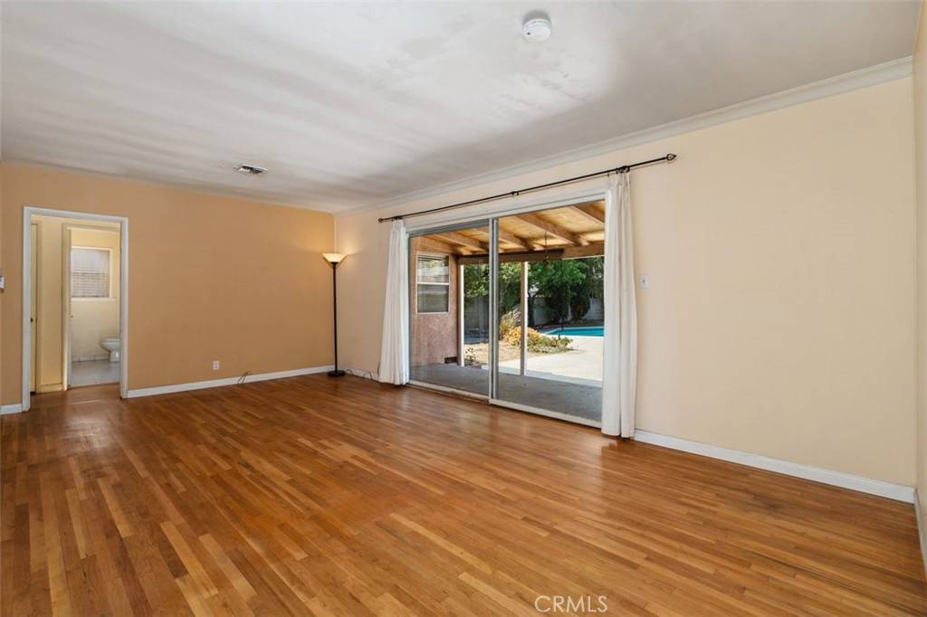 San Fernando, CA 91345,9953 Norwich AVE