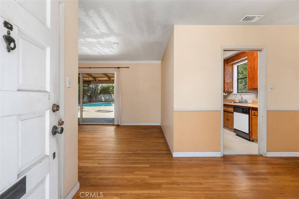 San Fernando, CA 91345,9953 Norwich AVE