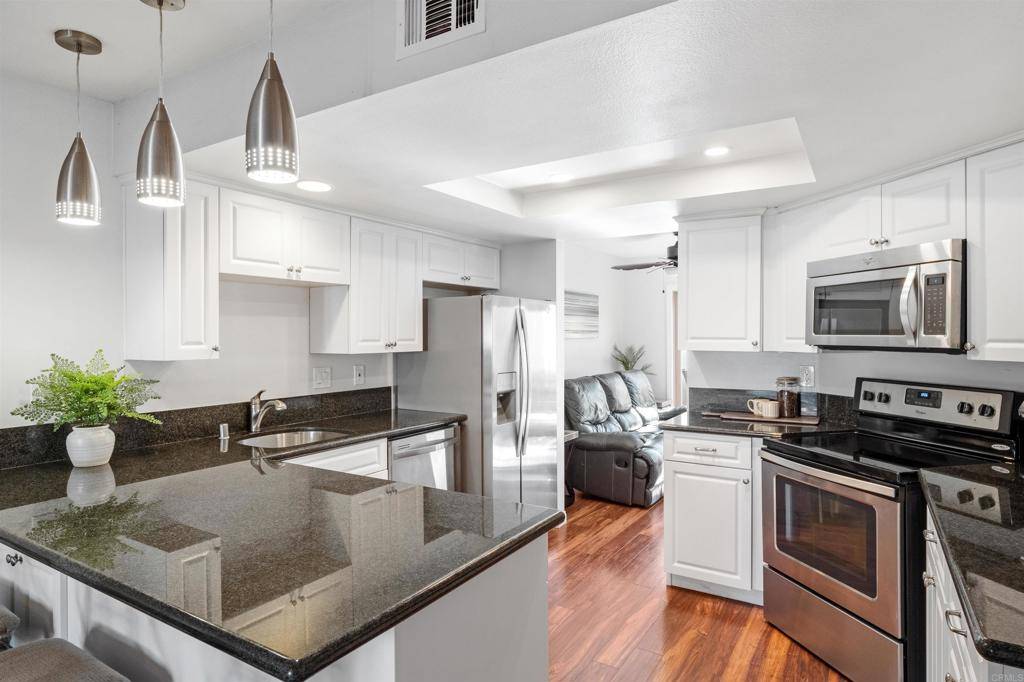 Carlsbad, CA 92011,936 Hawthorne AVE