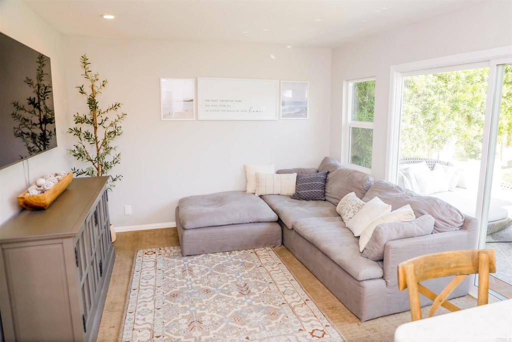 Carlsbad, CA 92009,3215 Calle Vallarta