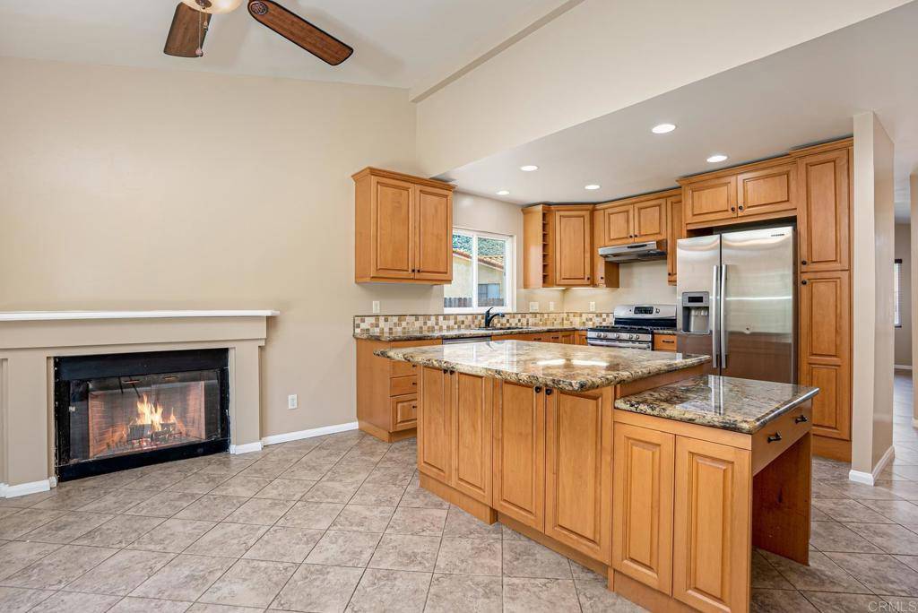 Fallbrook, CA 92028,4986 Lake Park CT E