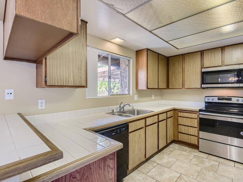 Fallbrook, CA 92028,305 Ivy Terrace