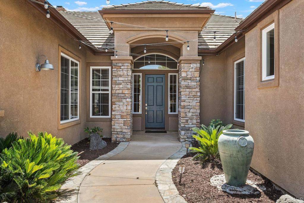 Fallbrook, CA 92028,1074 Inverlochy