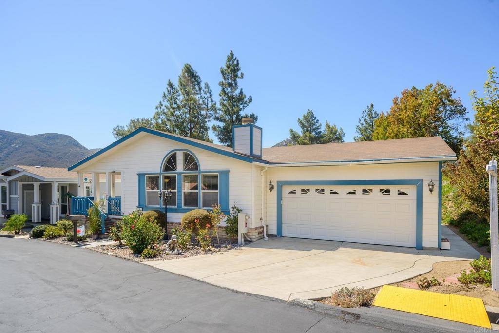 Escondido, CA 92026,8975 Lawrence Welk #134