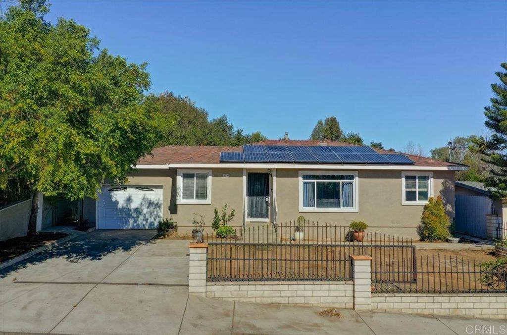 Fallbrook, CA 92028,215 Almond ST