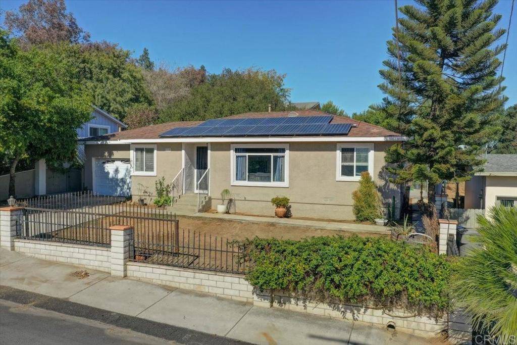 Fallbrook, CA 92028,215 Almond ST