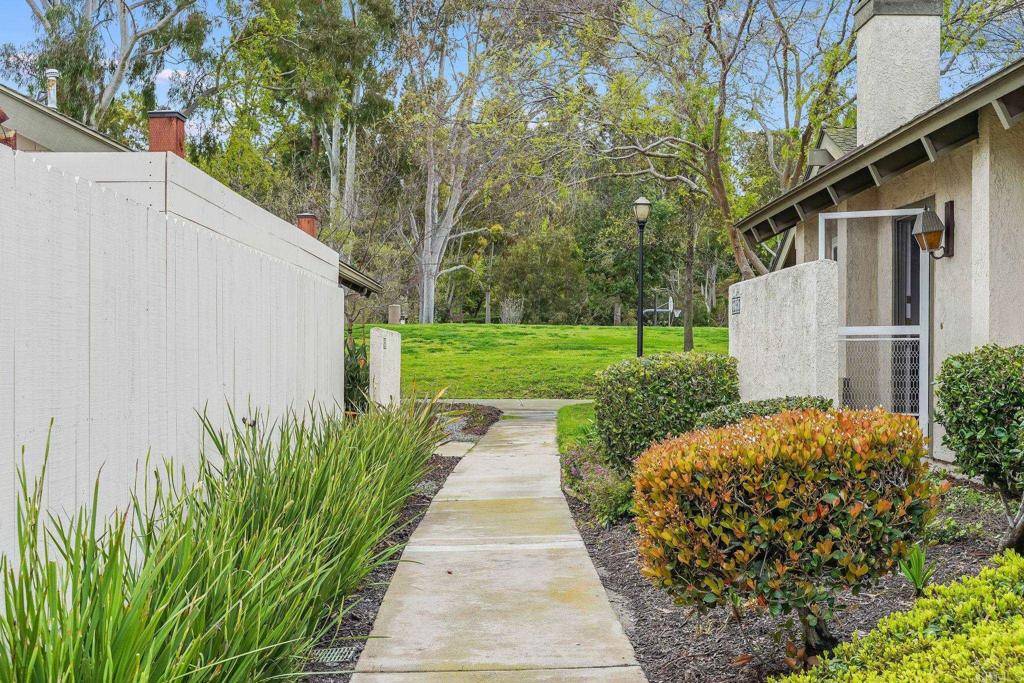 Laguna Hills, CA 92653,22982 Caminito Linda #75