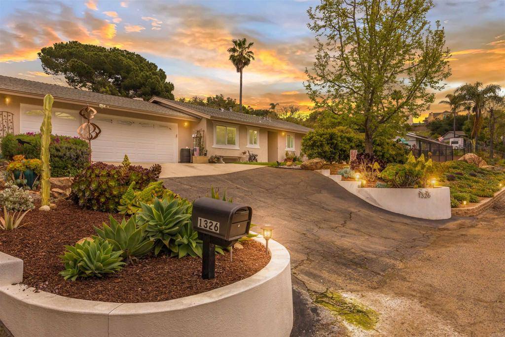 Fallbrook, CA 92028,1326 Morningstar LN