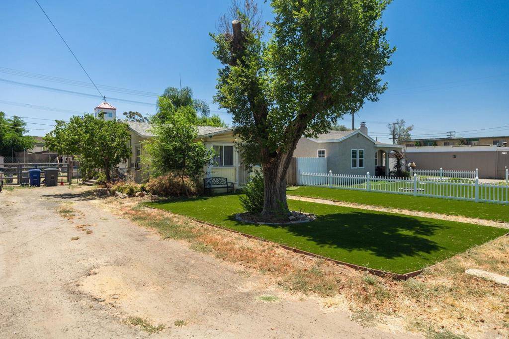 Ramona, CA 92065,842 B ST