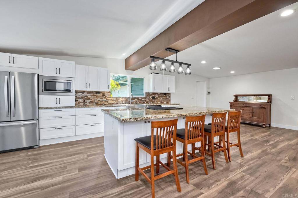 Vista, CA 92081,1165 Sunset DR