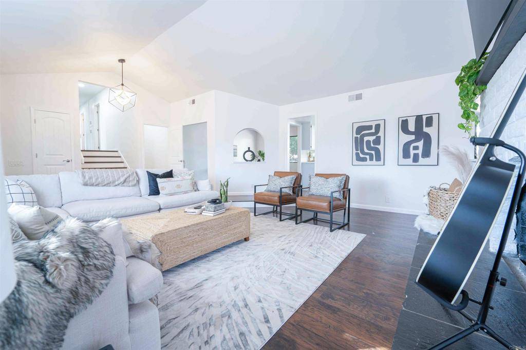 Escondido, CA 92027,1344 Top Rail Ln