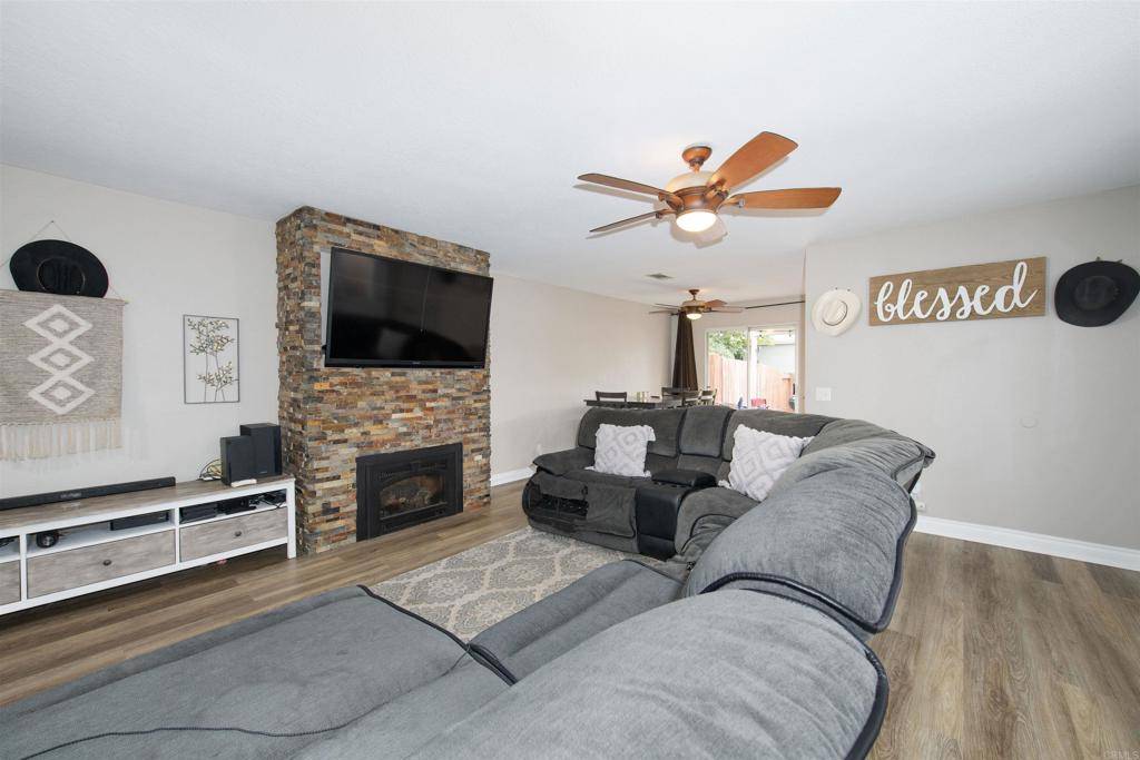 Ramona, CA 92065,732 Warpaint