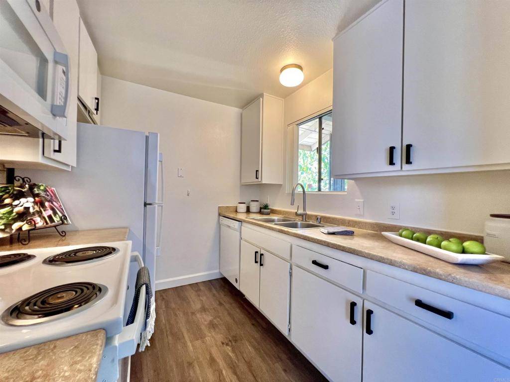 Santee, CA 92071,10160 PEACEFUL CT