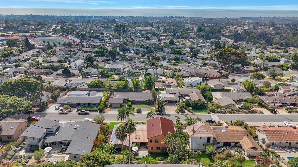 Carlsbad, CA 92008,3354 Seacrest DR