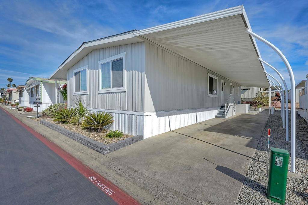Vista, CA 92084,1506 Oak Dr #92