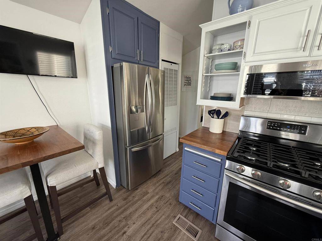 Encinitas, CA 92024,1624 N Coast Highway 101 #6
