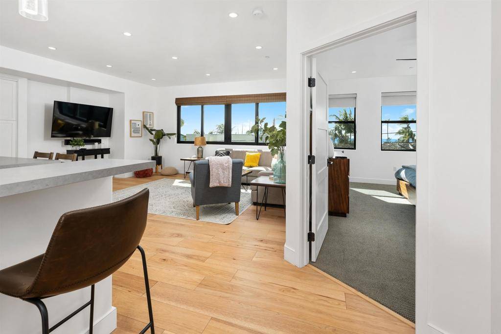 La Jolla, CA 92037,5656 La Jolla BLVD #3