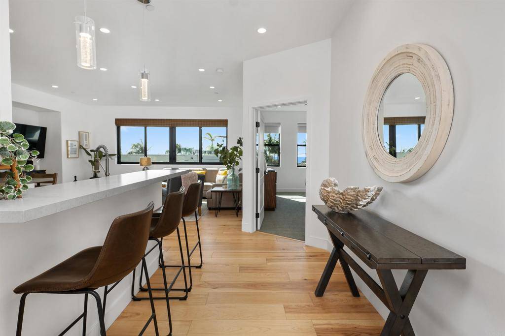 La Jolla, CA 92037,5656 La Jolla BLVD #3